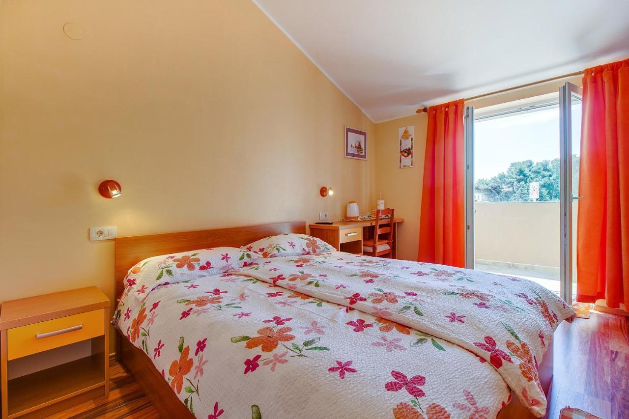 Apartments and rooms by the sea Nerezine, Losinj - 11815 Buitenkant foto
