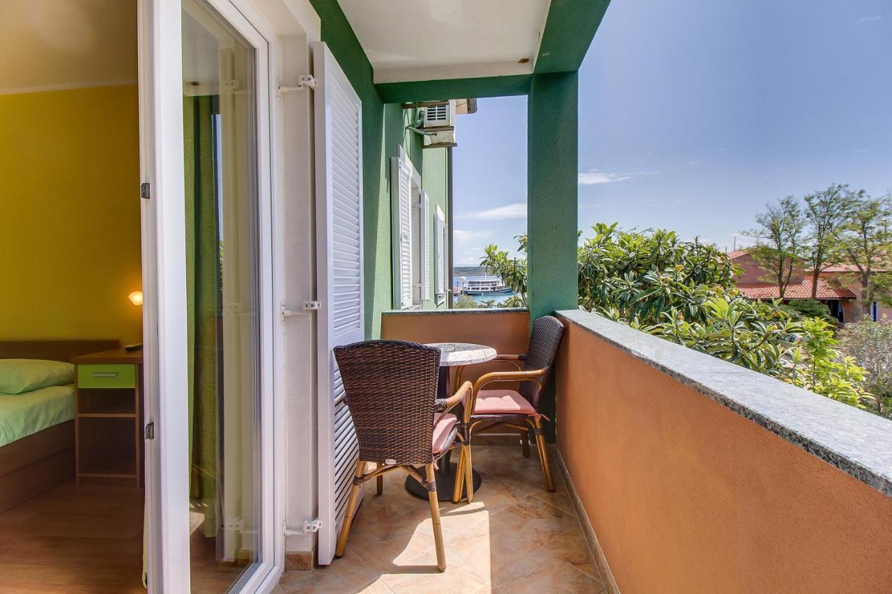 Apartments and rooms by the sea Nerezine, Losinj - 11815 Buitenkant foto