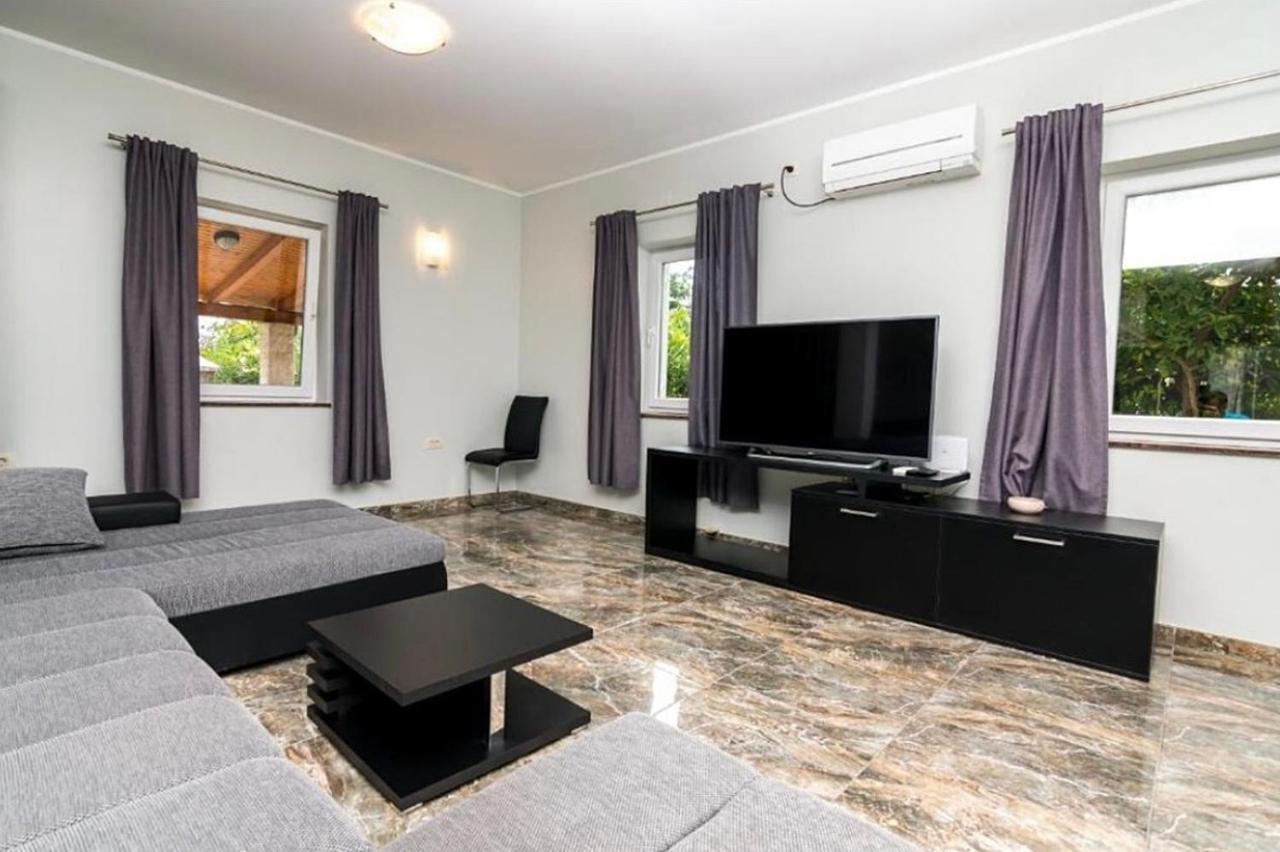 Apartments and rooms by the sea Nerezine, Losinj - 11815 Buitenkant foto