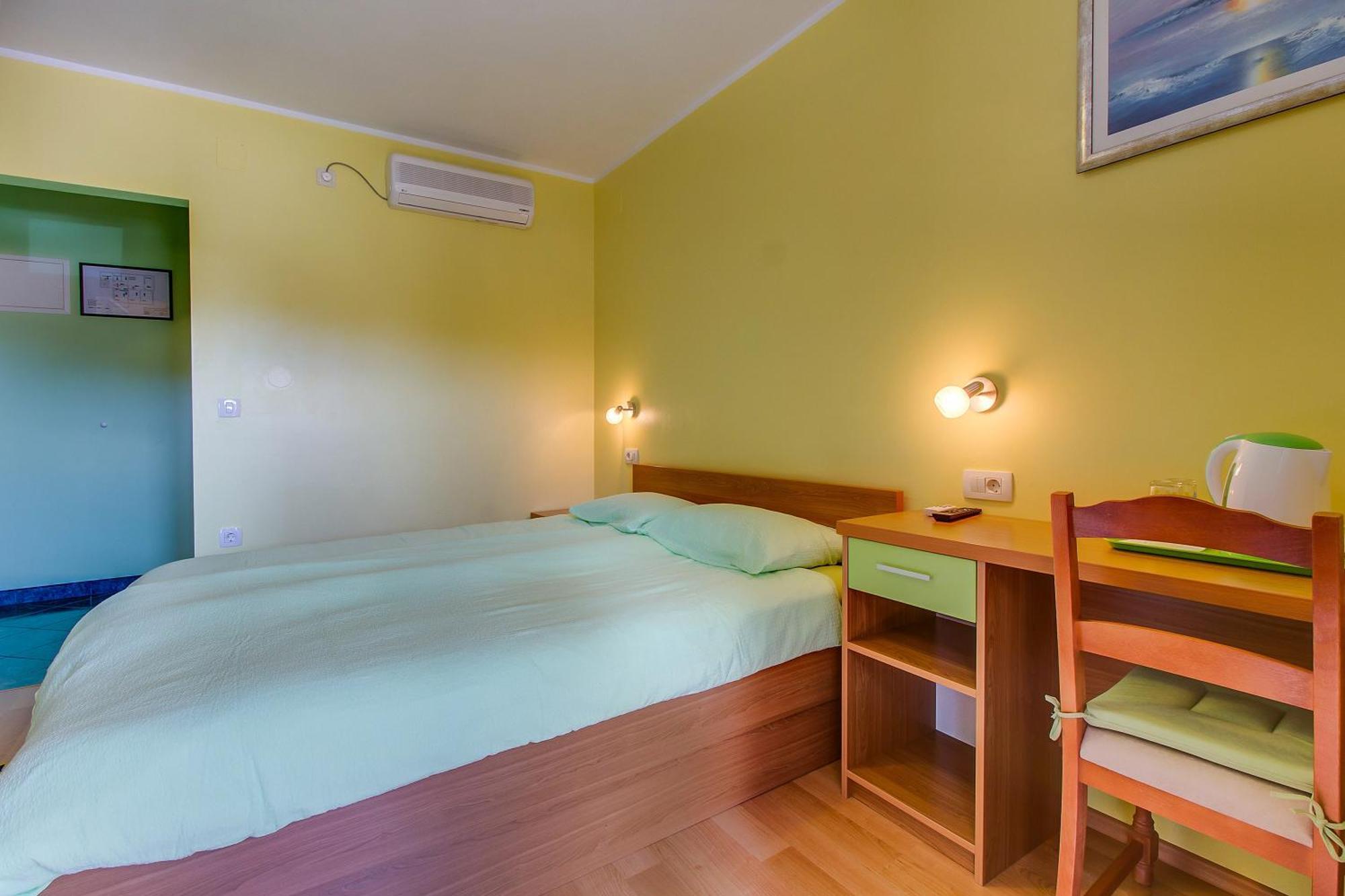 Apartments and rooms by the sea Nerezine, Losinj - 11815 Kamer foto